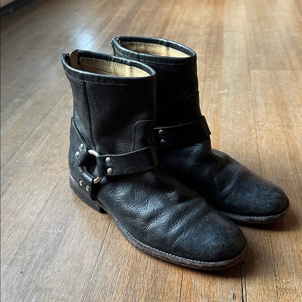 Frye Phillip Harness Short Harness Black Back Zip Closure Women Size 7.5